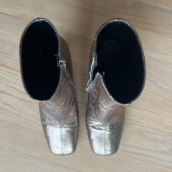 LAST CHANCE 9/23❕- DRIES VAN NOTEN Metallic Wedge Boot with unique cutout detail - Picture 6 of 11